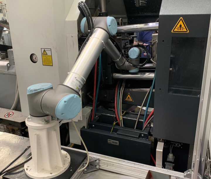 Automatizácia pracoviska pomocou robota UR